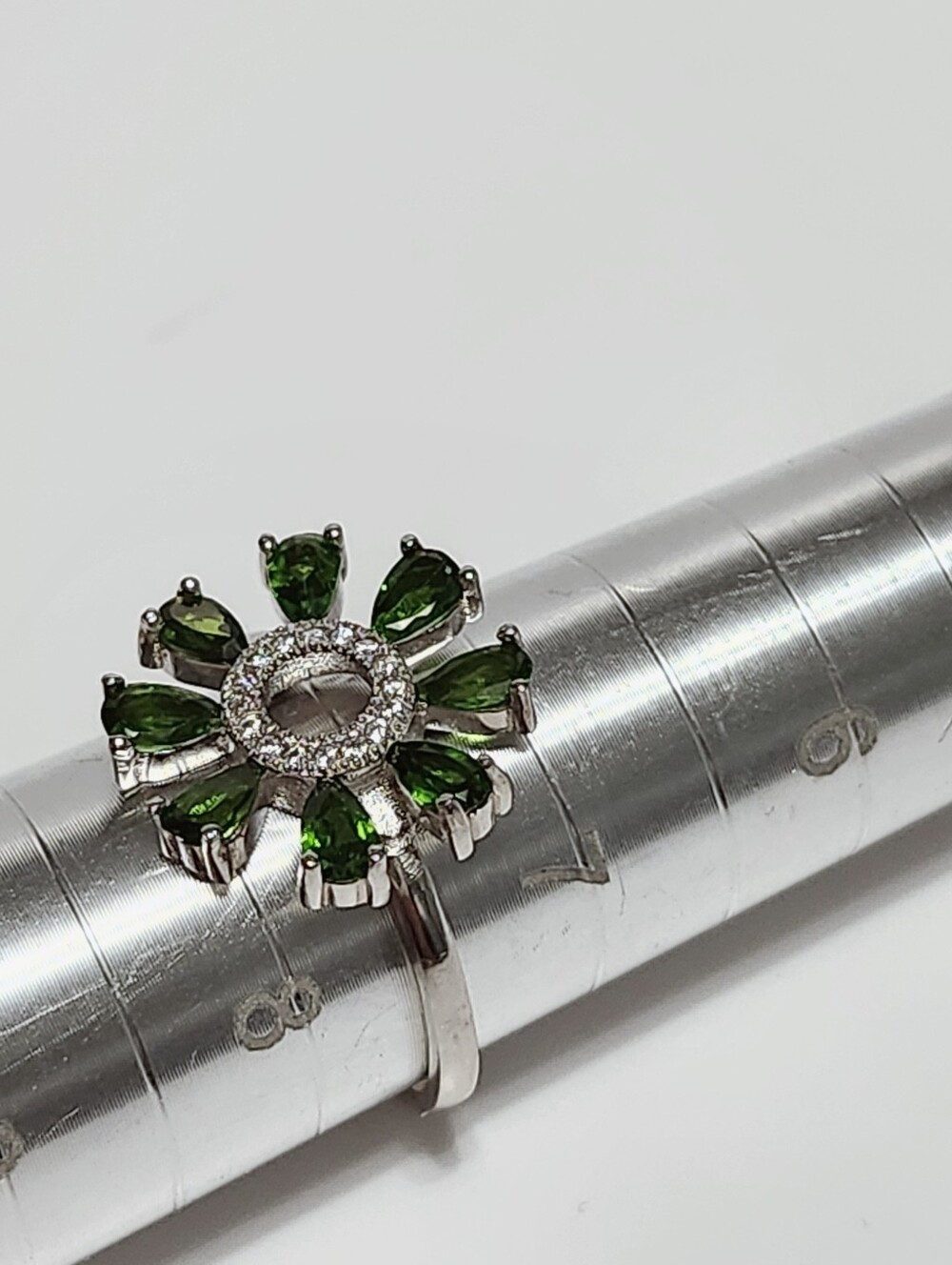 2.0 ctw Chrome Diopside Halo Sterling Silver Floral Pavé Accents Ring size 7.5 - Picture 12 of 12